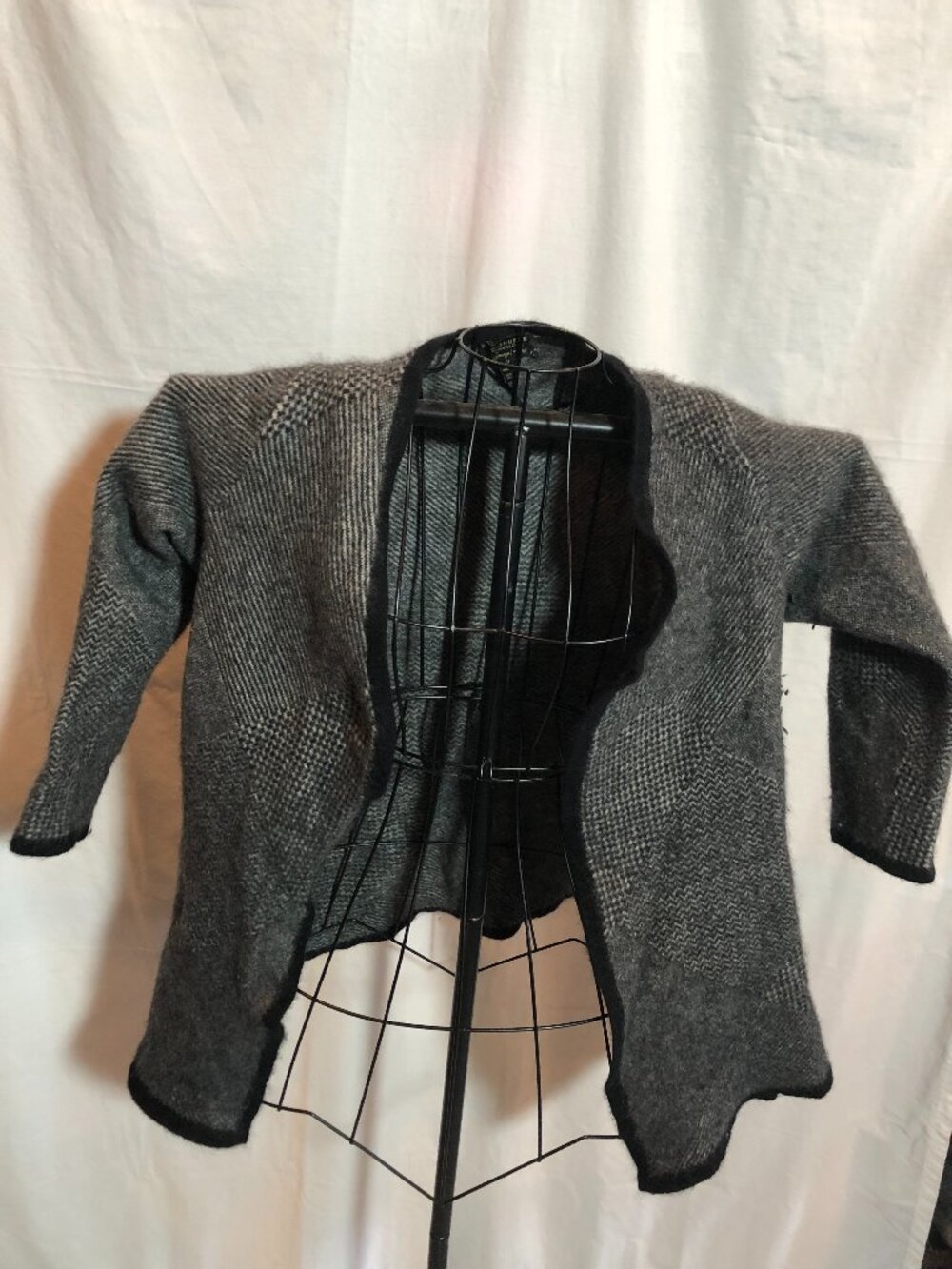 Cashmere Charter Club 2X Gray/Black 3/4 Sleeve Sweater 22" Pit to Pit